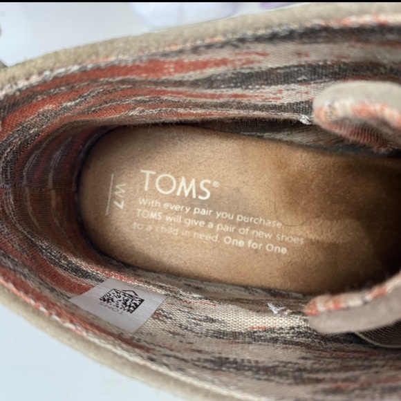 TOMS Taupe Suede Desert Wedge Booties, Size 7 - Picture 15 of 16